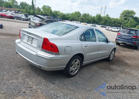 2005 Volvo S60 2.5T Awd z USA, uszkodzony, nr VIN YV1RH592X52478479